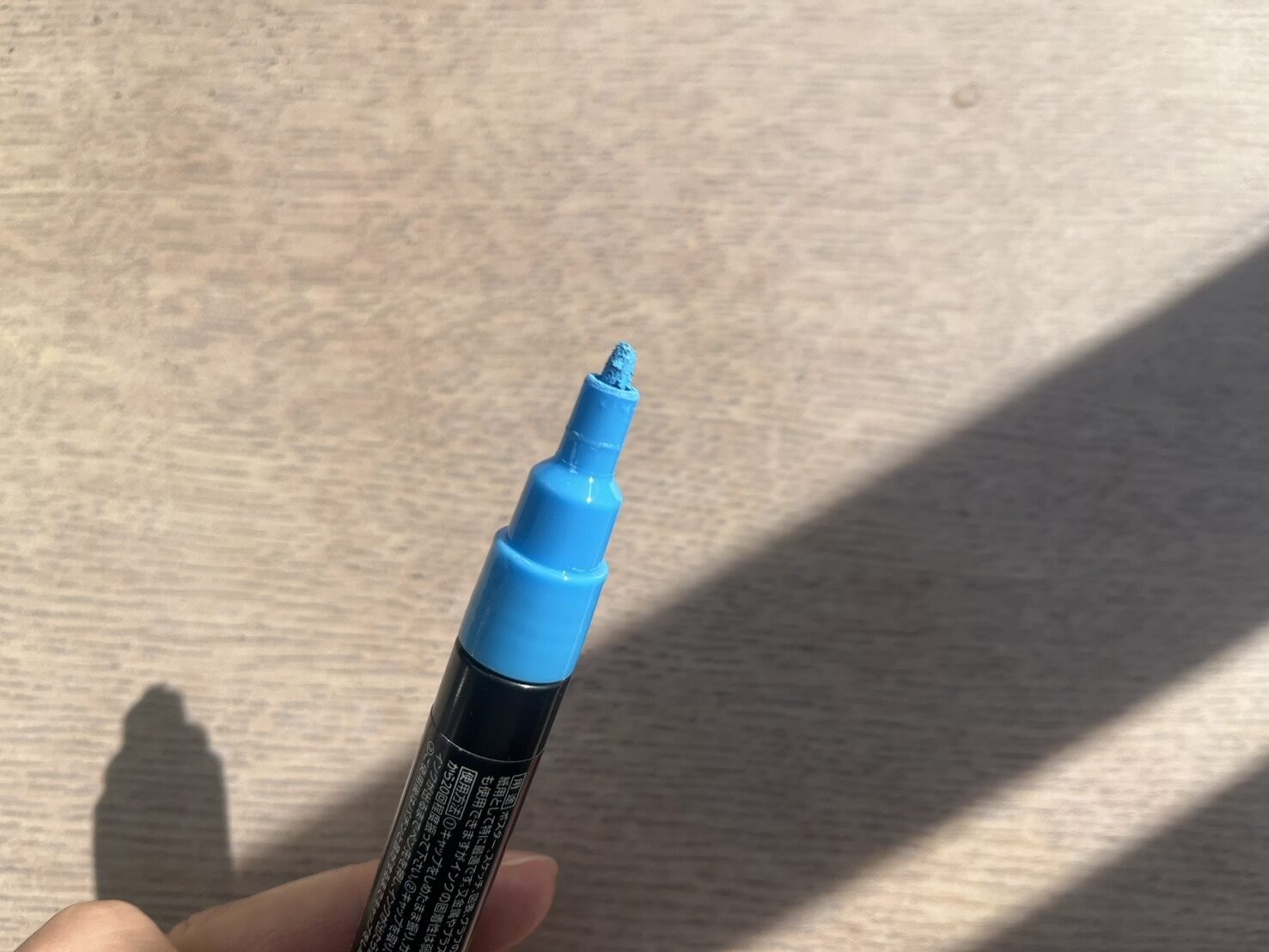 青ポスカのペン先がボロボロ