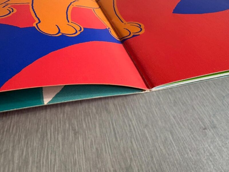 30年前のこどものともの中のページの痛み具合