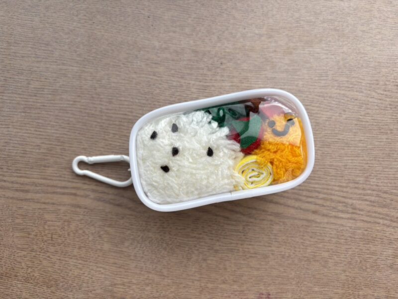 毛糸で作ったお弁当