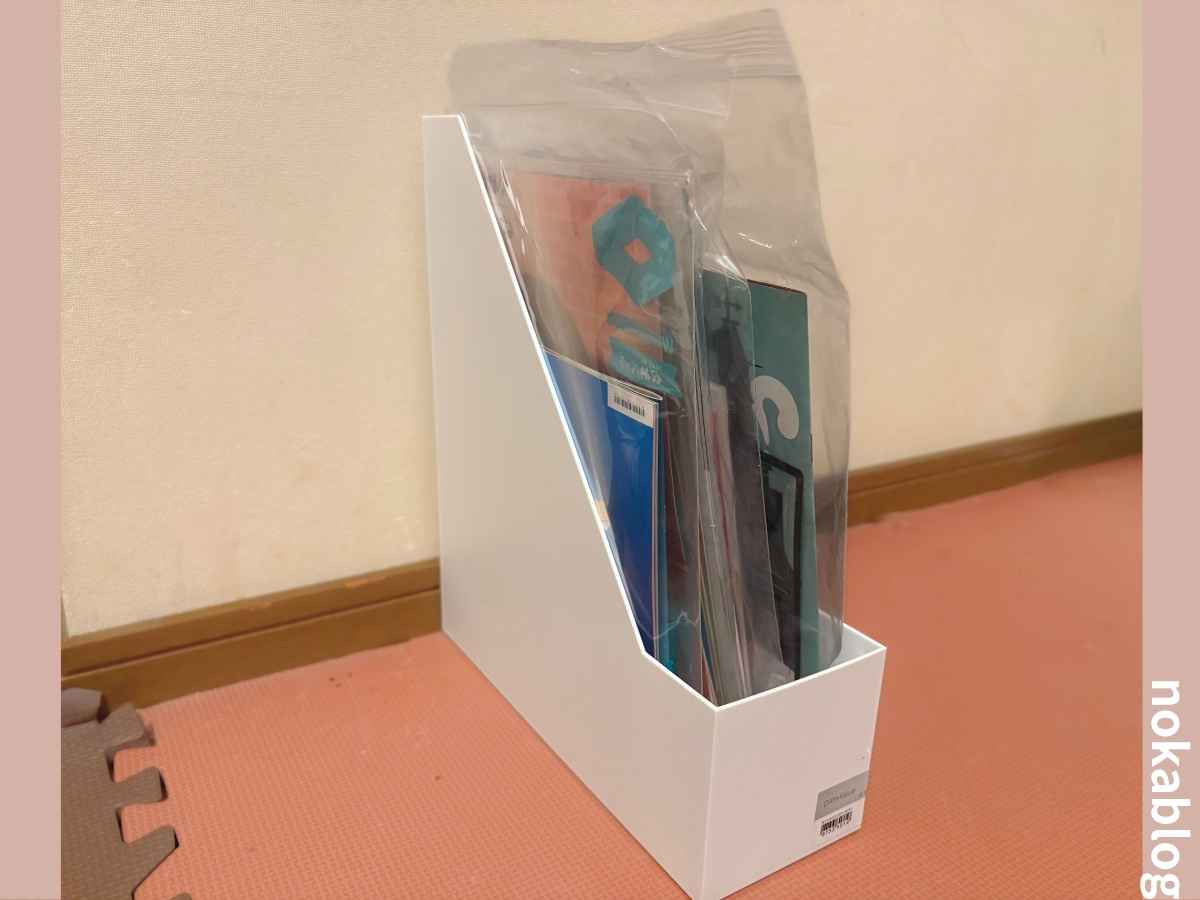 ワンダーボックスの教材をA4サイズの書類ケースに収納している画像。